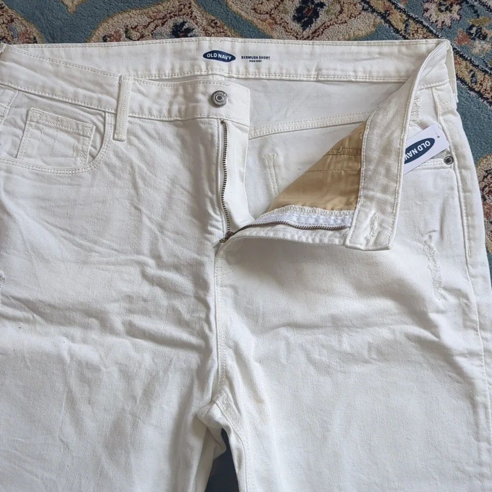 Women's Old Navy High Rise Bermuda Shorts NWT - Picture 6 of 7